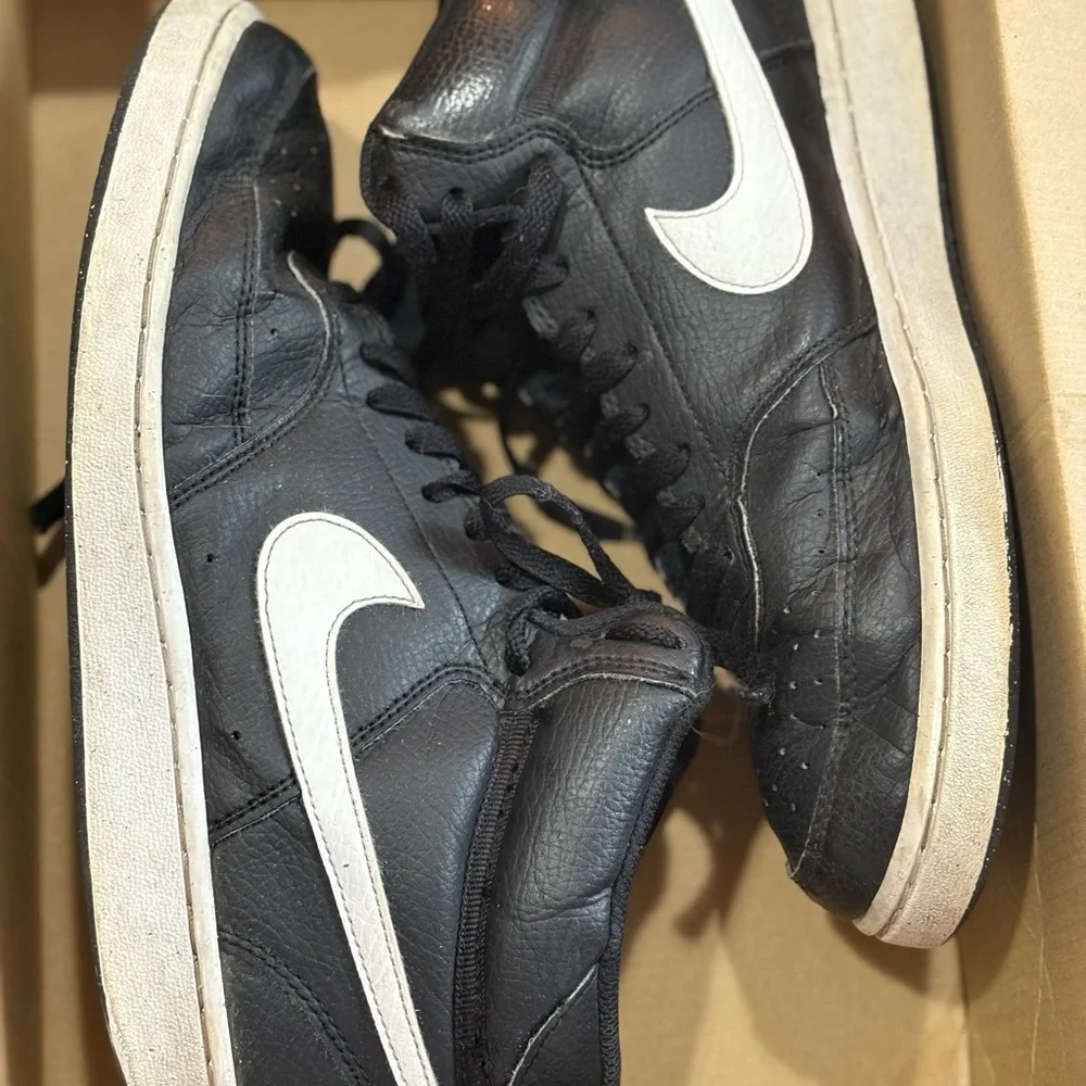 Nike Black and white High-Top Sneakers Air Vision court Men’s size 8